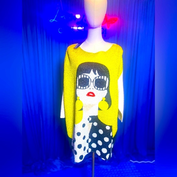 Yellow and Black Long U-Neck Tunic: Closeup of Woman in Sunglasses, NWT - Picture 4 of 13